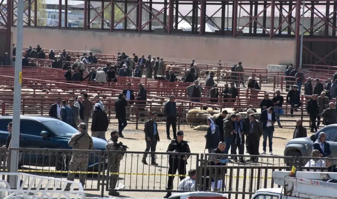Van’ın İpekyolu ilçesinde bulunan hayvan pazarında husumetli iki grup arasında