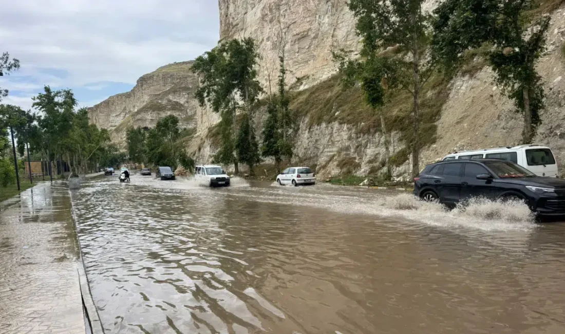 Şanlıurfa’nın Birecik ilçesinde son yağışların ardından baraj kapaklarının açılmasıyla birlikte