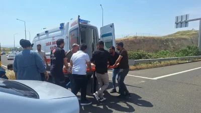 Şanlıurfa’nın Birecik ilçesinde iki otomobilin çarpışması sonucu meydana gelen feci