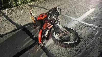 Tekirdağ’ın Hayrabolu ilçesinde seyir halindeyken kontrolden çıkan bir motosikletin devrilmesi