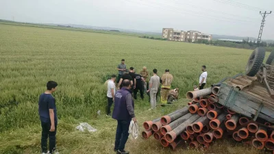 Hatay’da kavşaktan dönüş yapmaya çalışan traktörün römorku bir anda kontrolden