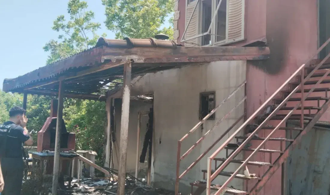 Antalya’nın Manavgat ilçesinde tarla ortasında yer alan bir evde çıkan