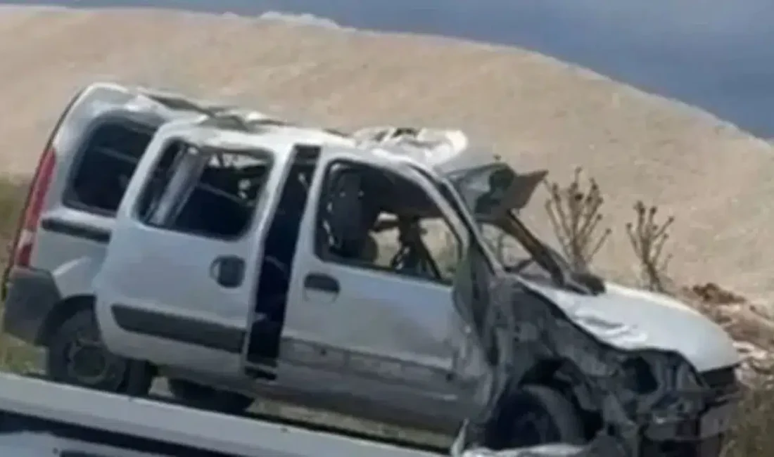Adıyaman’ın Besni ilçesinde kontrolden çıkarak şarampole yuvarlanan hafif ticari araç