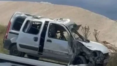 Adıyaman’ın Besni ilçesinde kontrolden çıkarak şarampole yuvarlanan hafif ticari araç
