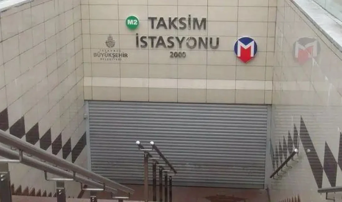 İstanbul’un en yoğun ulaşım hatlarından biri olan Taksim metro istasyonu