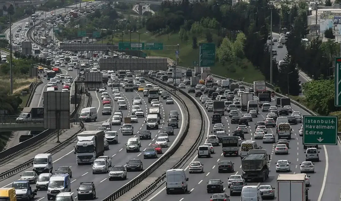İstanbul genelinde haftanın ilk iş gününde sabahın erken saatlerinden itibaren