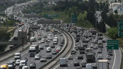 İstanbul genelinde haftanın ilk iş gününde sabahın erken saatlerinden itibaren