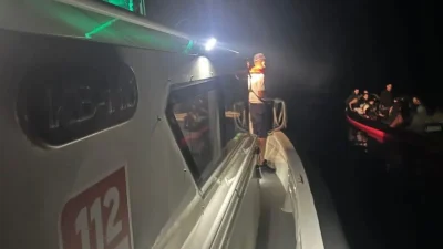 Muğla’nın Bodrum ilçesi açıklarında sürüklenen ve içinde onlarca düzensiz göçmenin