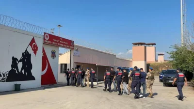 Osmaniye’nin Toprakkale ilçesinde güpegündüz yaşanan ve 2 kişinin yaralanmasıyla sonuçlanan