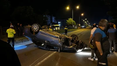 Bolu’da D-100 kara yolunda kontrolden çıkarak orta refüje çarpan ve