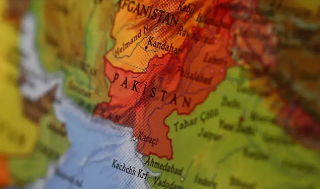 Pakistan’ın Khyber Pakhtunkhwa eyaletini esir alan şiddetli yağışlar, arkasında büyük
