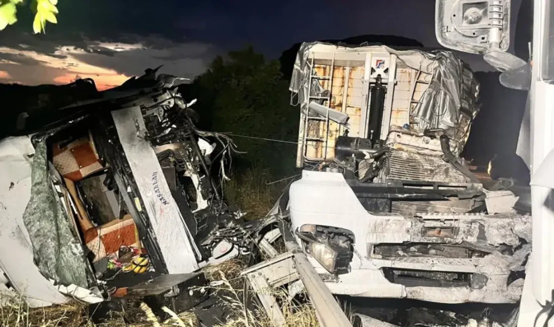 Manisa’nın Kula ilçesinde sağanak yağış nedeniyle kontrolden çıkan bir tır,