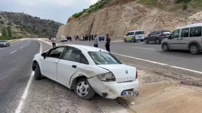 Adıyaman’ın Besni ilçesinde iki otomobilin çarpışması sonucu meydana gelen feci