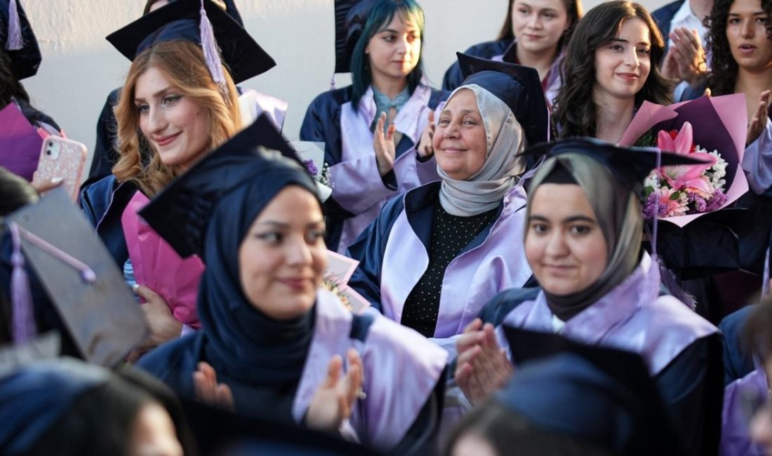 İzmir’de yaşayan 57 yaşındaki Nadide Kazmaz, gençlik yıllarında yakalandığı amansız
