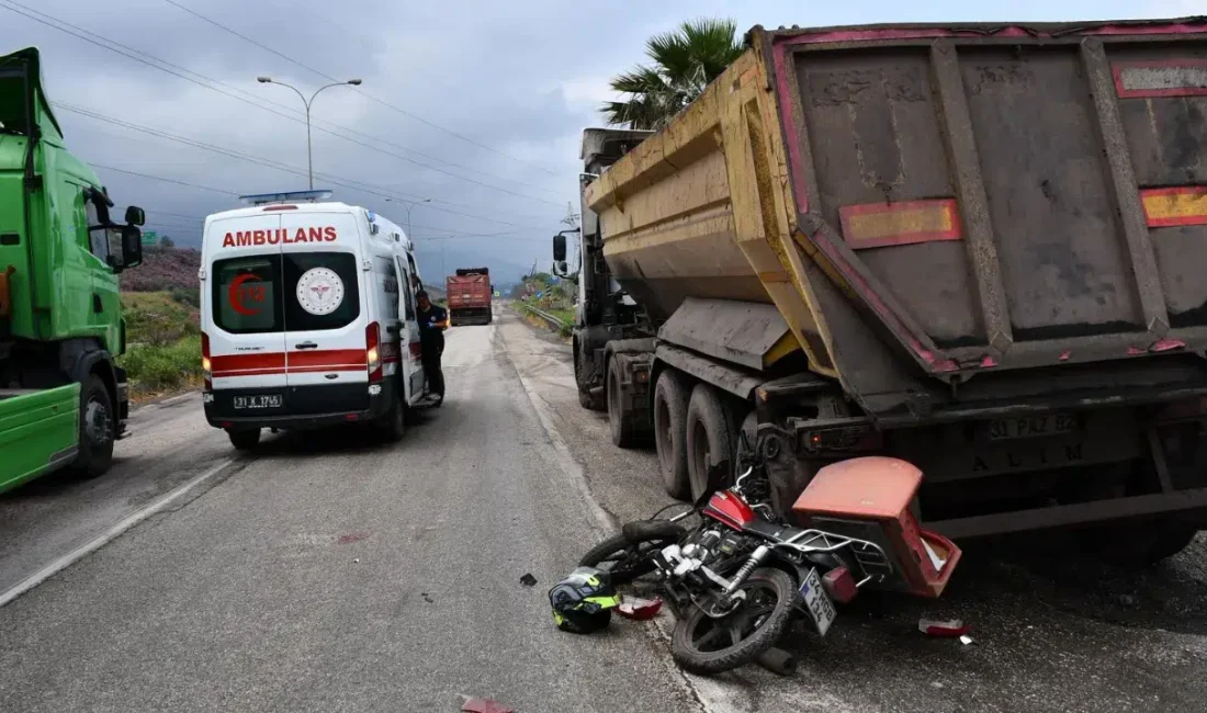 Hatay’da meydana gelen ve yürekleri ağza getiren feci trafik kazasında,