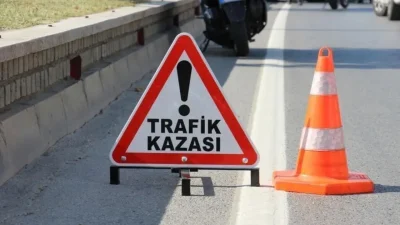 Uşak’ta meydana gelen feci trafik kazasında tanker ile otomobil çarpıştı.