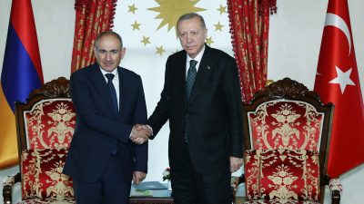 Cumhurbaşkanı Recep Tayyip Erdoğan ile Ermenistan Başbakanı Nikol Paşinyan arasında