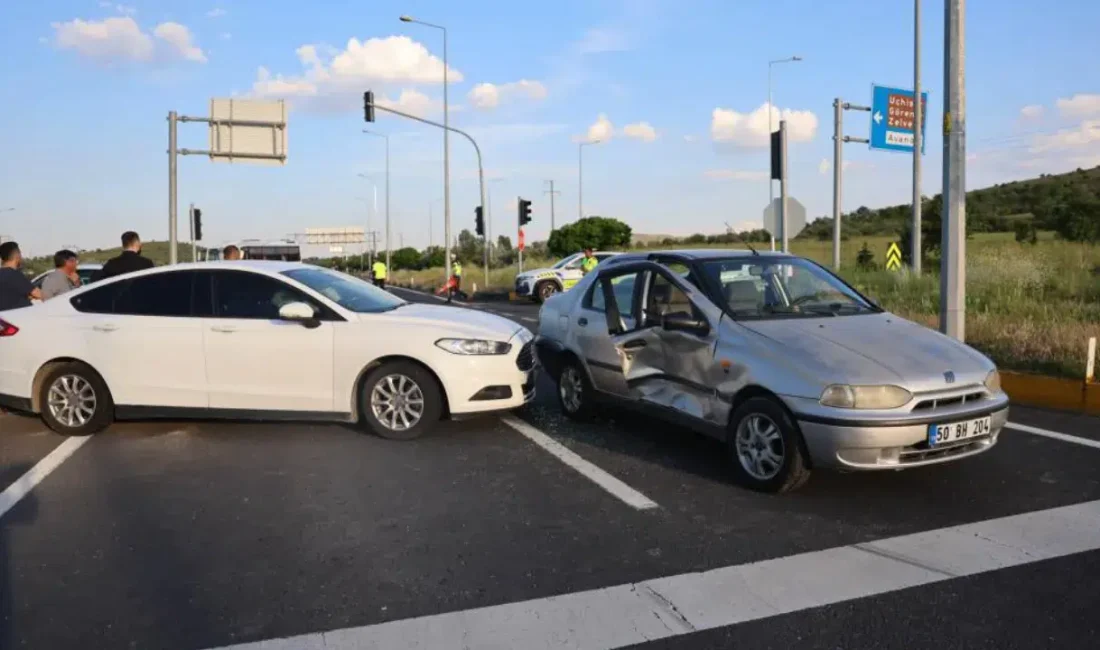 Nevşehir’de üç aracın birbirine girdiği feci zincirleme trafik kazasında adeta
