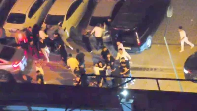 İstanbul’un Esenyurt ilçesinde bir düğün salonunun çıkışında iki grup arasında
