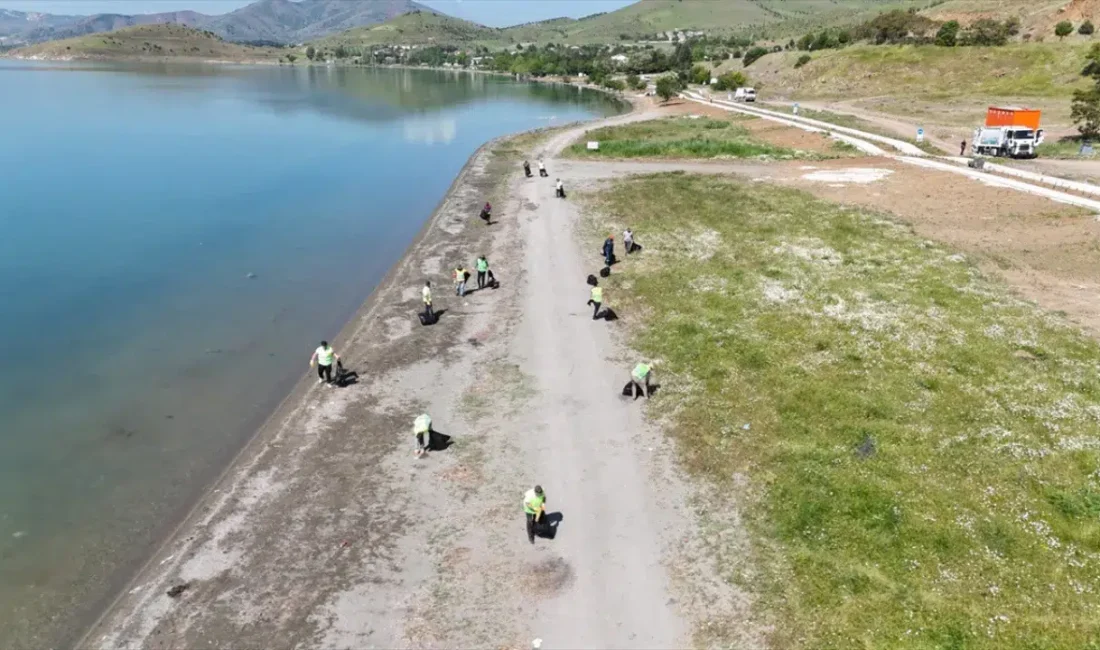 Elazığ’ın doğa harikası Hazar Gölü çevresinde yaz sezonu öncesi başlatılan