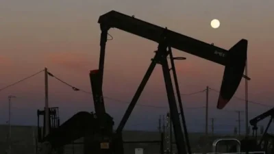 Küresel piyasaların gözünü çevirdiği petrol fiyatlarında haftalardır süren negatif seyir
