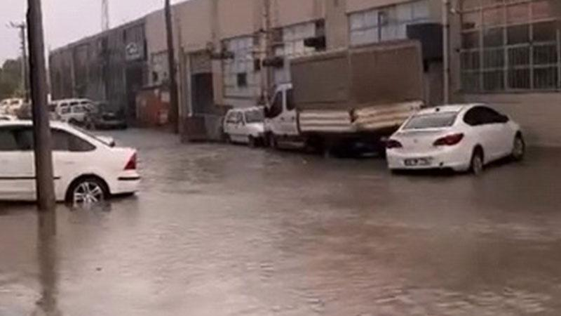 Meteoroloji Genel Müdürlüğü’nün kritik uyarılarının ardından Bursa’nın İnegöl ilçesinde aniden