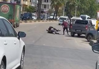 Adana’da Fuzuli Caddesi üzerinde meydana gelen akılalmaz olayda, yanlarında pompalı