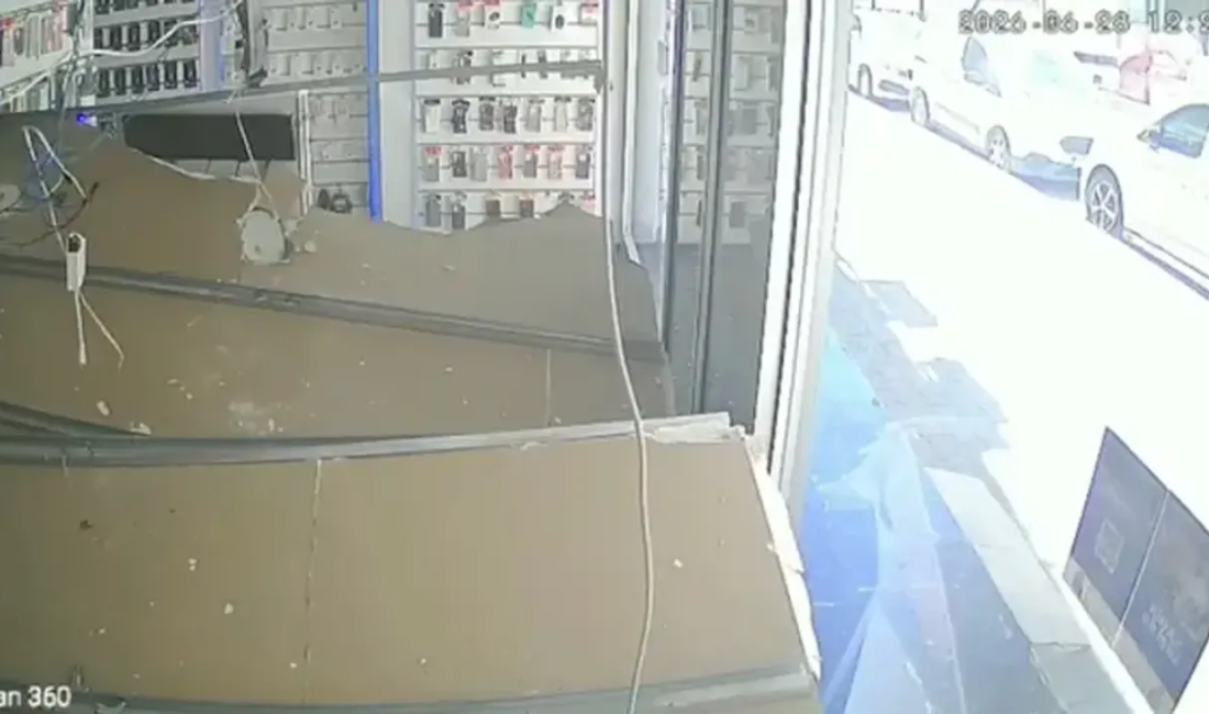 Adana’da bir cep telefonu dükkanında yaşanan korku dolu anlarda, asma