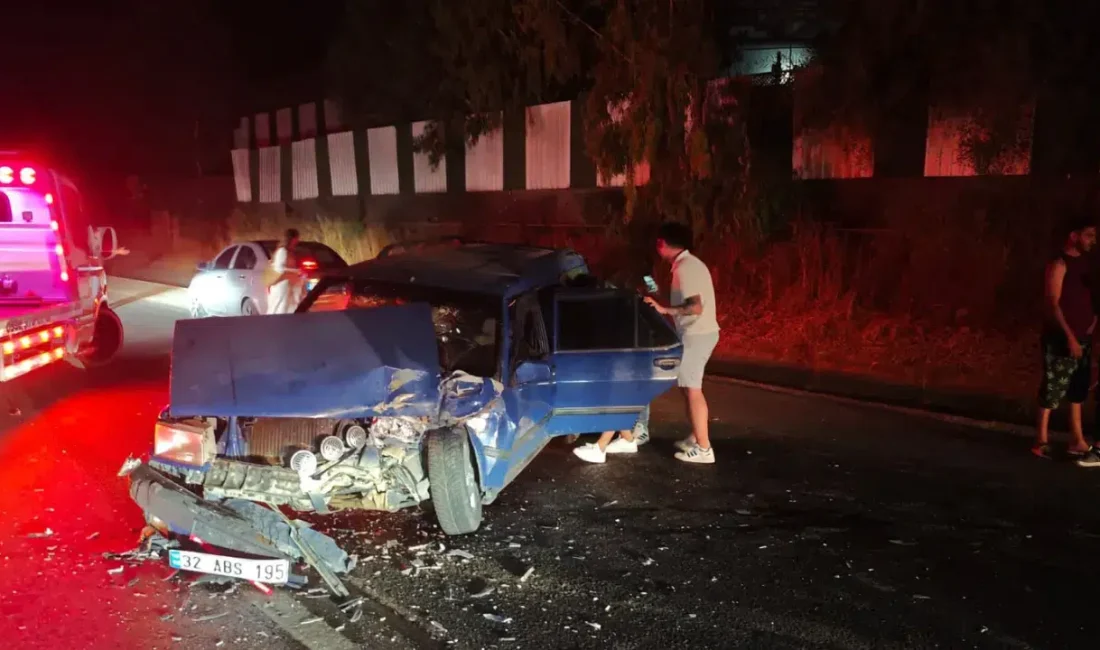 Antalya-Manavgat D-400 karayolunda meydana gelen ve üç aracın karıştığı zincirleme