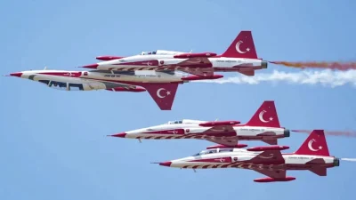 İzmir’de coşkuyla devam eden Gençlik ve Havacılık Festivali, Türk Hava