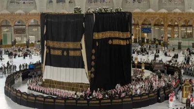 İslam dünyasının en kutsal sembolü olan Kâbe’nin ihtişamlı örtüsü Kissve,