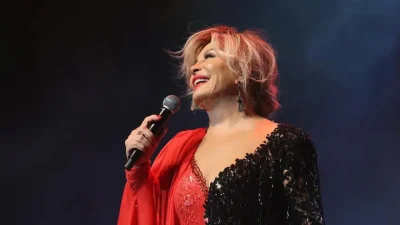 Türk sanat müziğinin efsane ismi Emel Sayın, hayranlarını derinden üzen