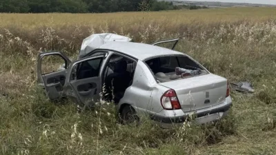 Edirne’nin Uzunköprü ilçesi yakınlarında kontrolden çıkan bir otomobilin yoldan savrulması