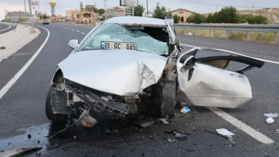 Nevşehir’de kontrolden çıkan bir otomobilin aydınlatma direğine çarpması sonucu meydana