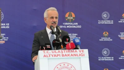 Ulaştırma ve Altyapı Bakanı Abdulkadir Uraloğlu, Hakkari’de gerçekleştirilen toplu açılış