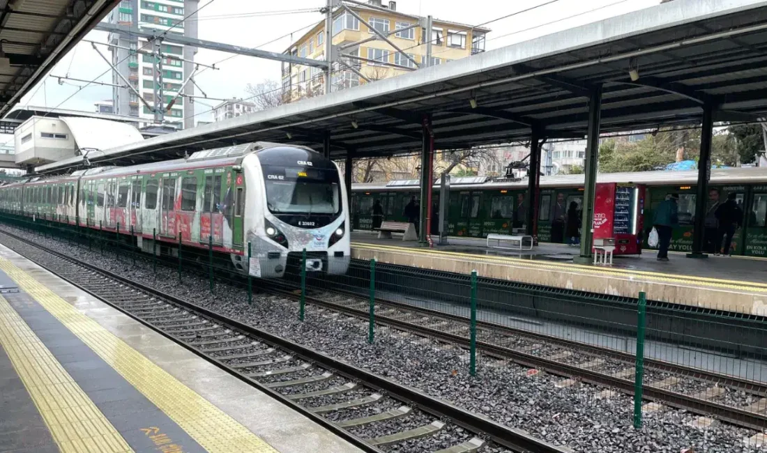 İstanbul’un en yoğun ulaşım hatlarından biri olan Marmaray’ın Suadiye istasyonunda