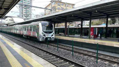 İstanbul’un en yoğun ulaşım hatlarından biri olan Marmaray’ın Suadiye istasyonunda