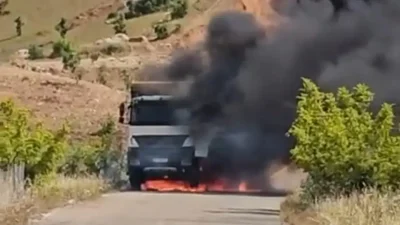 Siirt’in Eruh ilçesinde seyir halindeki bir yük kamyonunda çıkan yangın
