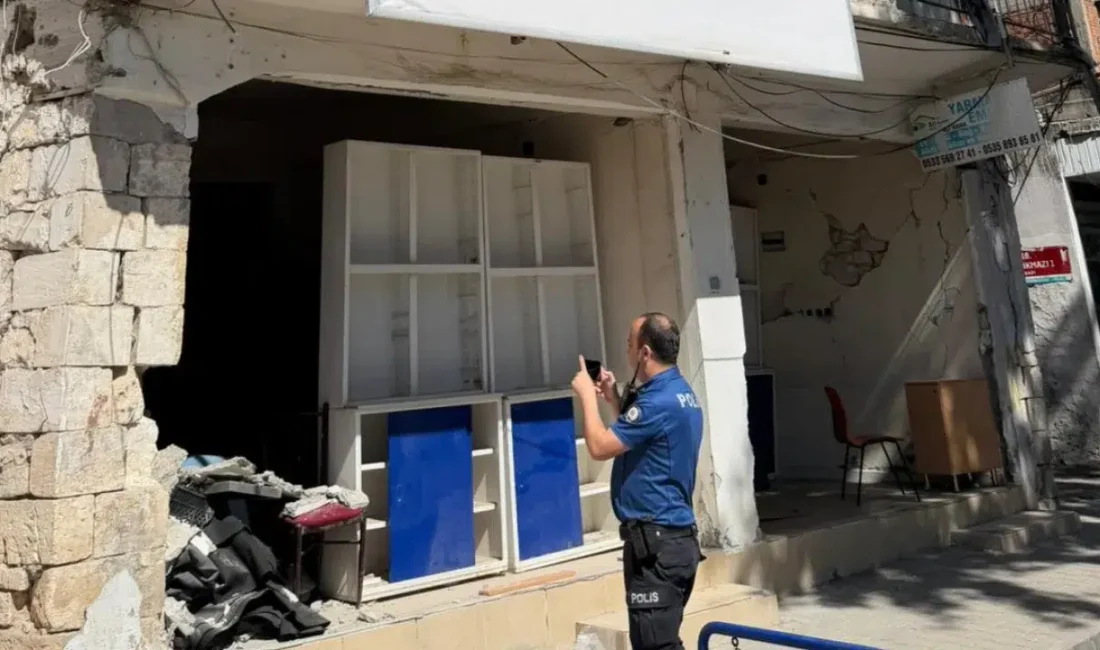 Adıyaman’da her an çökme tehlikesiyle karşı karşıya olan metruk bir