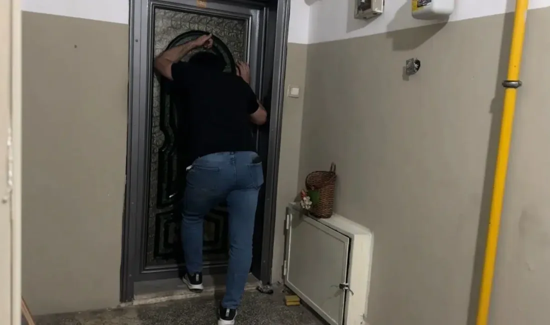 Samsun’un İlkadım ilçesinde yalnız yaşayan 24 yaşındaki bir gencin evindeki