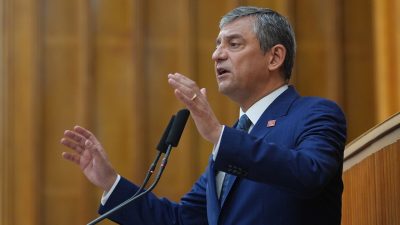 CHP Grup Başkanı Özgür Özel, parti içindeki kurultay tartışmalarına ve