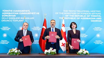 Türkiye, Azerbaycan ve Gürcistan dışişleri bakanlarının İstanbul’da imzaladığı tarihi bildiri,
