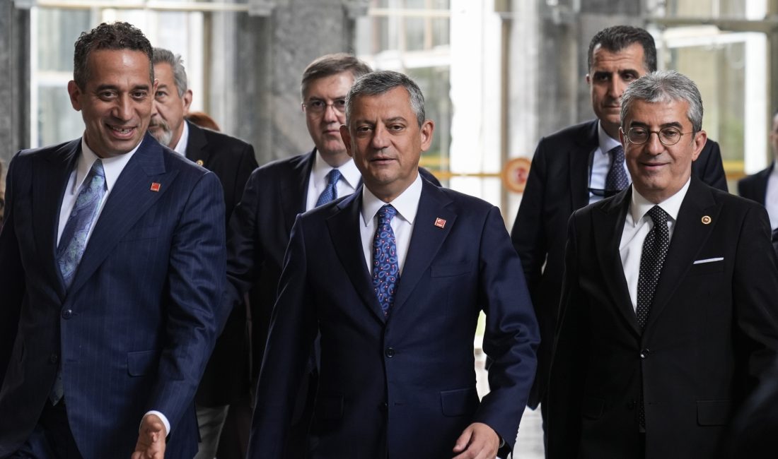 CHP’de olağanüstü kurultay için delegelerden imza toplama sürecinde 15 günlük