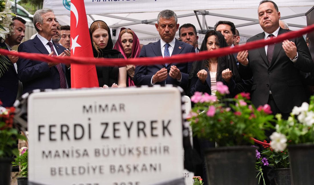 Eski Manisa Büyükşehir Belediye Başkanı Ferdi Zeyrek, vefatının birinci yılında