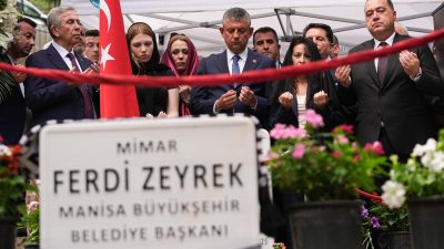 Eski Manisa Büyükşehir Belediye Başkanı Ferdi Zeyrek, vefatının birinci yılında