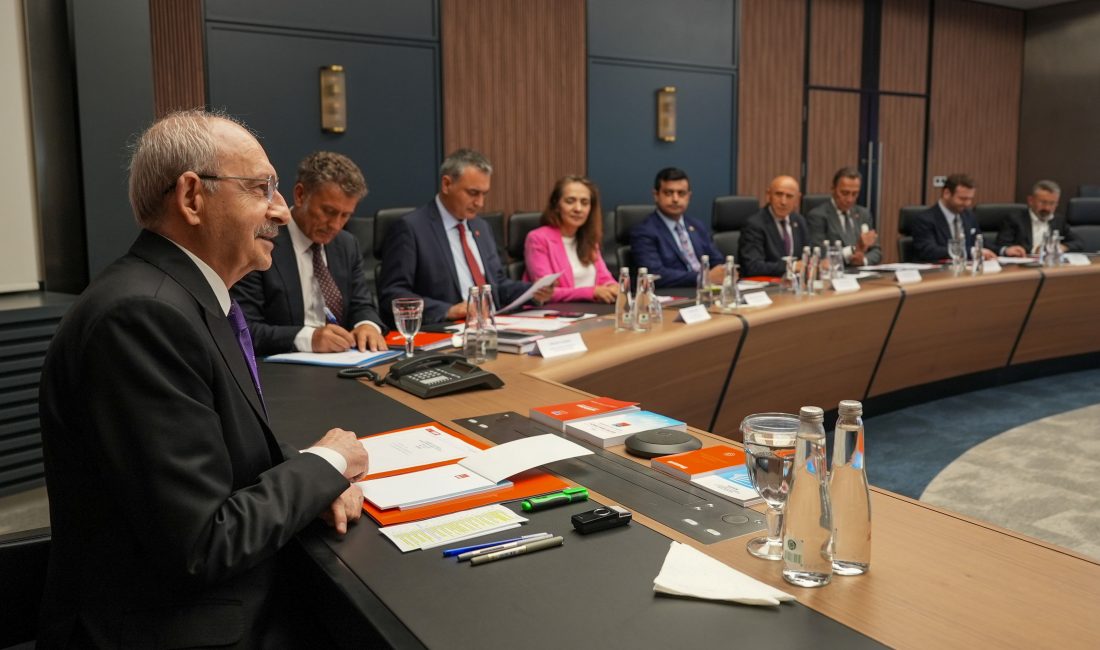 Cumhuriyet Halk Partisi tarihinin en hareketli günlerinden birine sahne olmaya