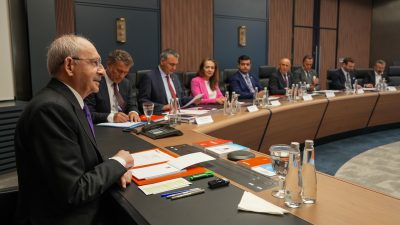 Cumhuriyet Halk Partisi tarihinin en hareketli günlerinden birine sahne olmaya