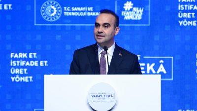 İstanbul’da düzenlenen Yapay Zeka Zirvesi’nde önemli açıklamalarda bulunan Sanayi ve