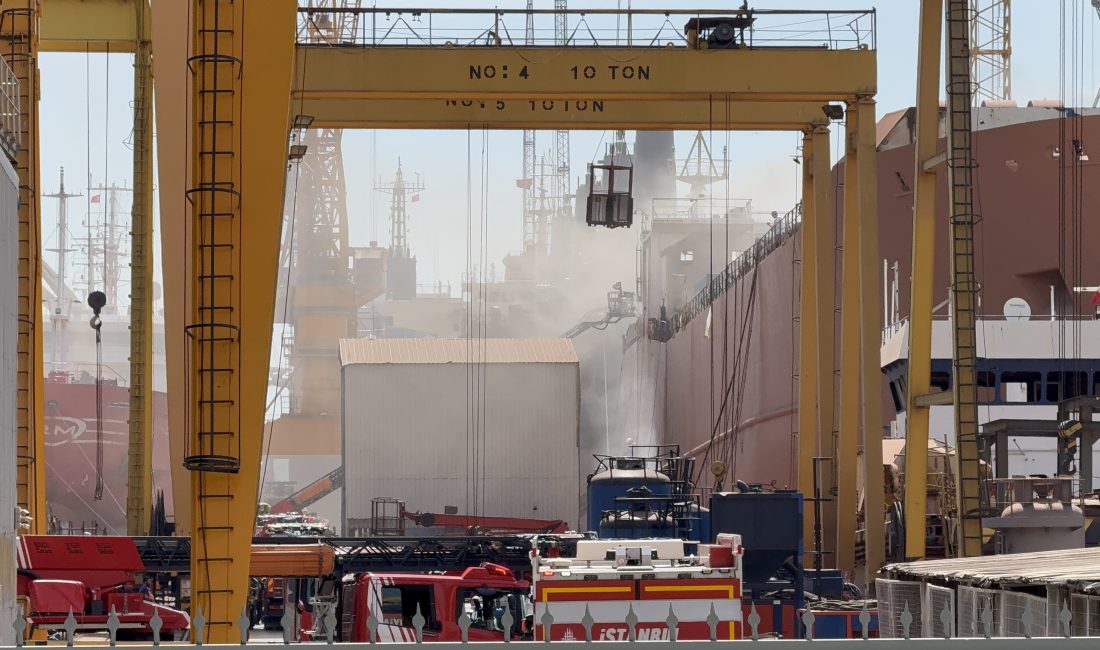 İstanbul Tuzla’daki bir tersanede bulunan gemide henüz belirlenemeyen bir nedenle