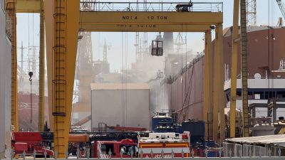 İstanbul Tuzla’daki bir tersanede bulunan gemide henüz belirlenemeyen bir nedenle
